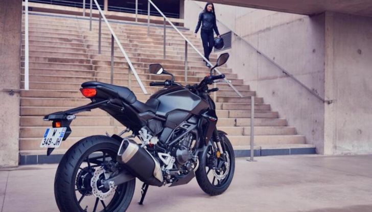 Honda CB300R MY 2022: la cafè racer dall’animo sportivo - Foto 3 di 8