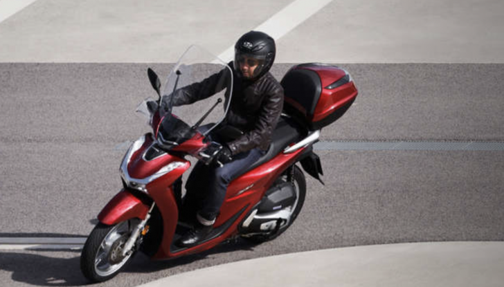 Nuove limitazioni per chi ha il foglio rosa: stop al trasporto passeggeri? - Foto 9 di 21