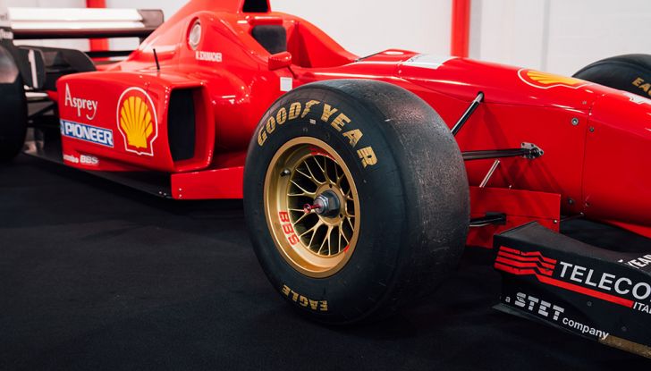 L’asta dei sogni: in vendita a Parigi la Ferrari F310 di Schumacher - Foto 10 di 13