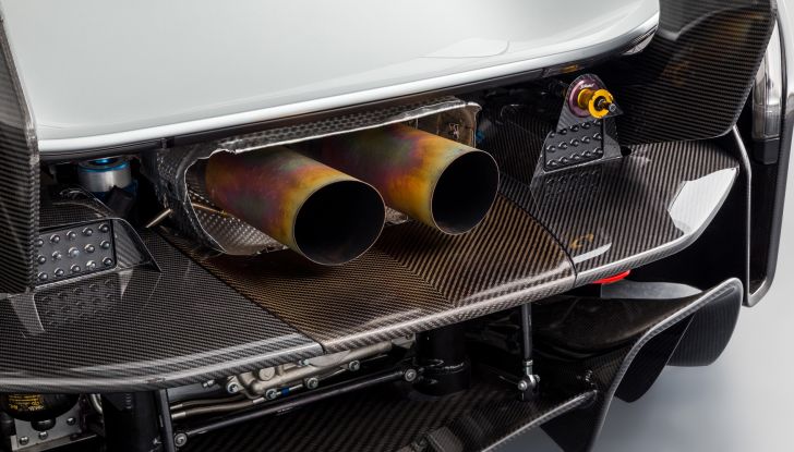 Il regalo più bello per un pilota? Una McLaren P1 GTR da usare in pista! - Foto 19 di 23