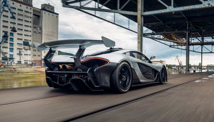 Il regalo più bello per un pilota? Una McLaren P1 GTR da usare in pista! - Foto 2 di 23