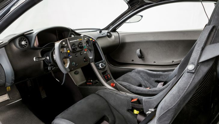 Il regalo più bello per un pilota? Una McLaren P1 GTR da usare in pista! - Foto 20 di 23