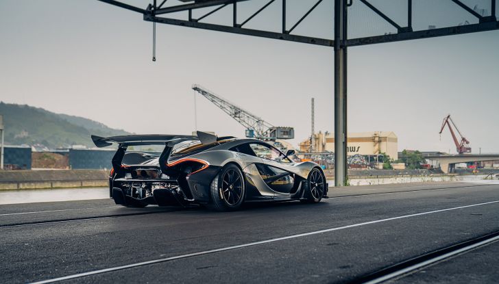 Il regalo più bello per un pilota? Una McLaren P1 GTR da usare in pista! - Foto 6 di 23