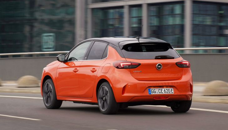 Opel Corsa e Crossland 2022: le Blitz Edition sono disponibili solo online - Foto 3 di 9