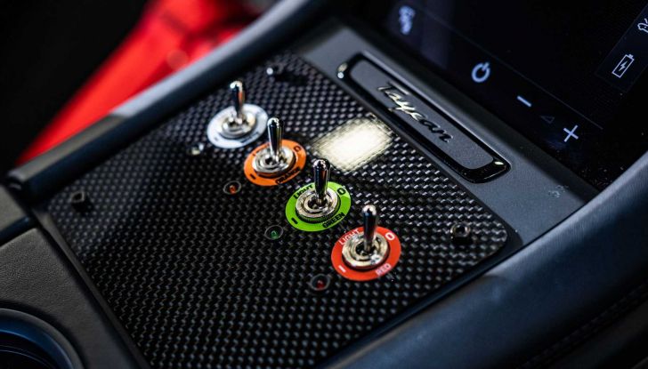 La Formula E accoglie la sua nuova safety car: la Porsche Taycan Turbo S! - Foto 13 di 14