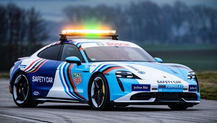 La Formula E accoglie la sua nuova safety car: la Porsche Taycan Turbo S! - Foto 1 di 14