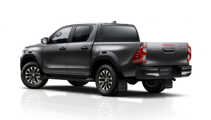 Toyota Hilux 2022: in autunno arriva la versione GR Sport - Foto 7 di 8