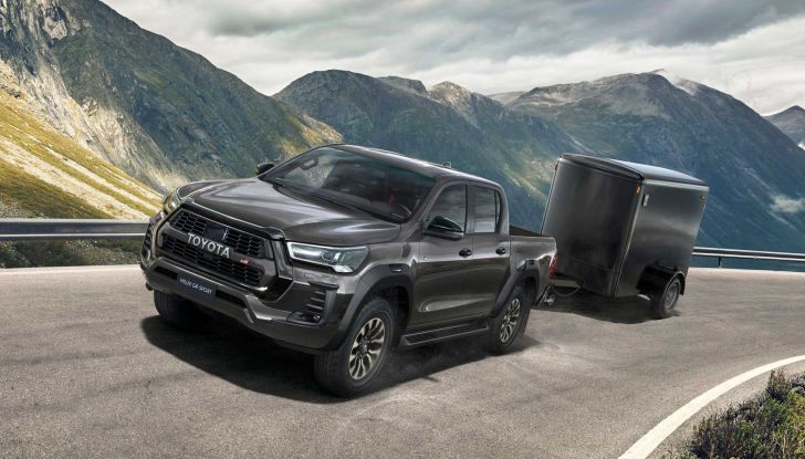 Toyota Hilux 2022: in autunno arriva la versione GR Sport - Foto 1 di 8