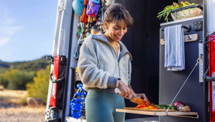 Winnebago e-RV Concept: il camper elettrico di lusso su base Ford Transit - Foto 5 di 9