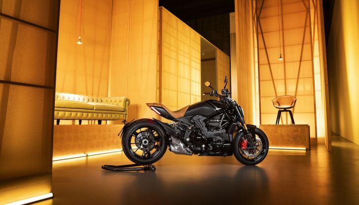 Ducati presenta l’edizione limitata e numerata XDiavel Nera - Foto 9 di 9