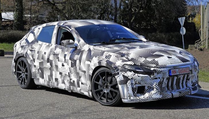 Ferrari Purosangue: il debutto a settembre 2022, poi nel 2025 l’elettrica - Foto 3 di 10