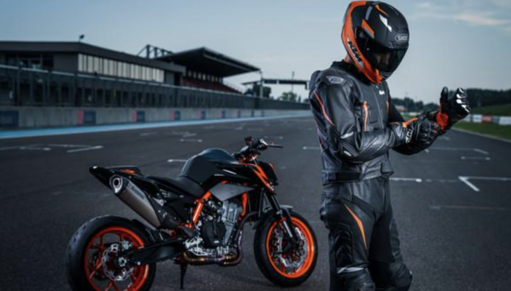 KTM 890 Duke R: arriva la versione 2022 - Foto 10 di 11