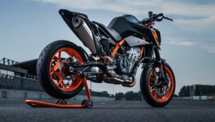 KTM 890 Duke R: arriva la versione 2022 - Foto 4 di 11