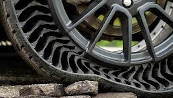 Michelin Uptis: il pneumatico senza aria arriva nel 2024 - Foto 3 di 8