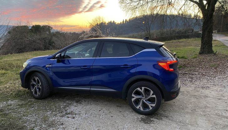 Renault Captur E-Tech full Hybrid provato su strada - Foto 3 di 12