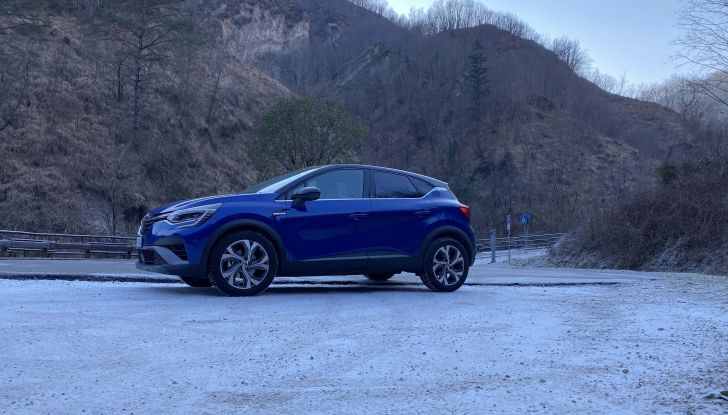Renault Captur E-Tech full Hybrid provato su strada - Foto 11 di 12