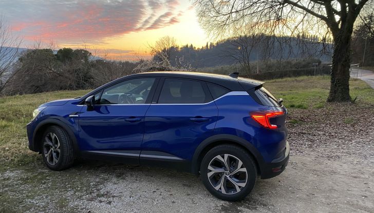 Renault Captur E-Tech full Hybrid provato su strada - Foto 6 di 12