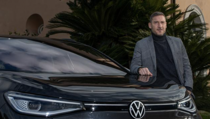 Volkswagen: Francesco Totti nuovo ambasciatore delle auto elettriche - Foto 1 di 8