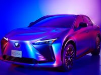 Lexus RZ 450e: il crossover elettrico si mostra al pubblico