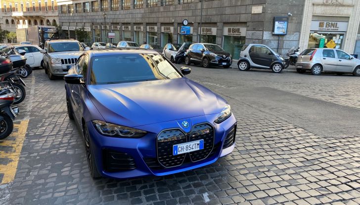 BMW i4: la prova su strada della nuova Gran Coupé elettrica - Foto 3 di 22