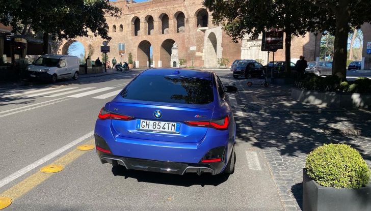 BMW i4: la prova su strada della nuova Gran Coupé elettrica - Foto 5 di 22
