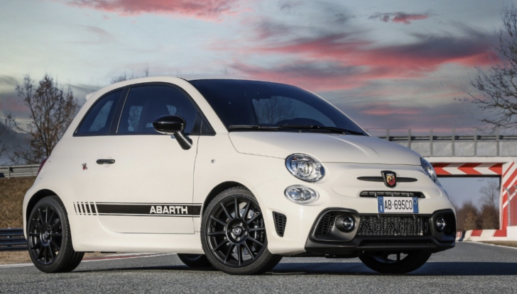 Abarth 500 Elettrica, prima immagine ufficiale del modello di serie - Foto 1 di 16