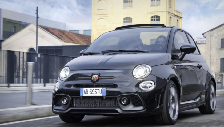 Abarth 500 Elettrica, prima immagine ufficiale del modello di serie - Foto 9 di 16