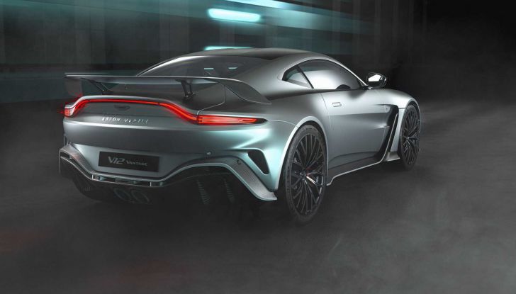 Aston Martin V12 Vantage: l’edizione finale ha 700 cavalli - Foto 5 di 12