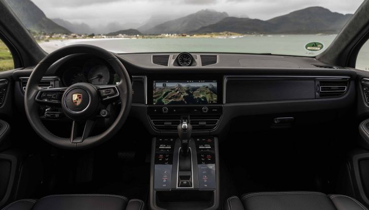 Porsche Macan 2022: la prova su strada della GTS da 440 cavalli in attesa della elettrica - Foto 21 di 25