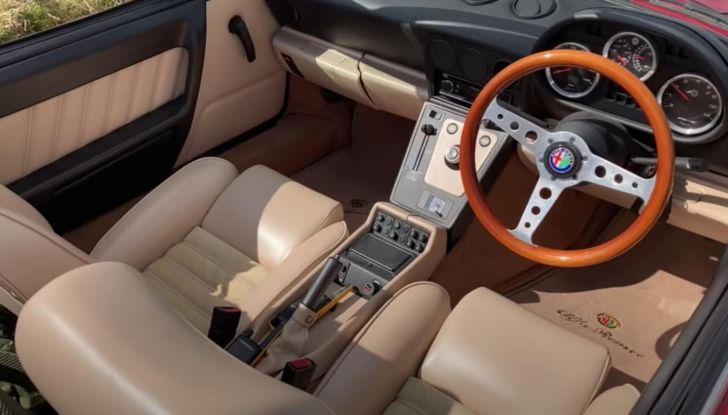 Alfa Romeo Spider: il restomod diventa elettrico con le batterie della Tesla Model S - Foto 7 di 9