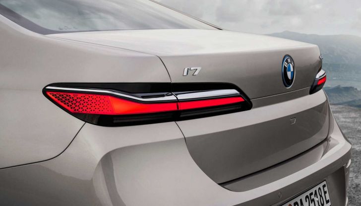 BMW prima casa automobilistica a ricevere l’approvazione per la combinazione del livello 2 e del livello 3 per la guida autonoma - Foto 11 di 17