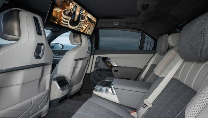 BMW prima casa automobilistica a ricevere l’approvazione per la combinazione del livello 2 e del livello 3 per la guida autonoma - Foto 16 di 17