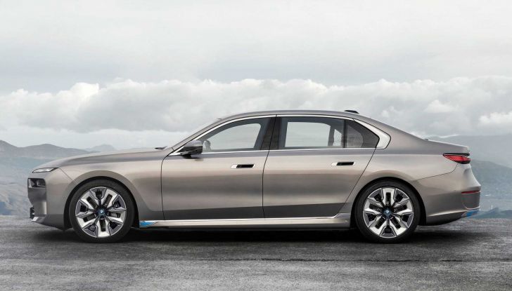 BMW prima casa automobilistica a ricevere l’approvazione per la combinazione del livello 2 e del livello 3 per la guida autonoma - Foto 6 di 17
