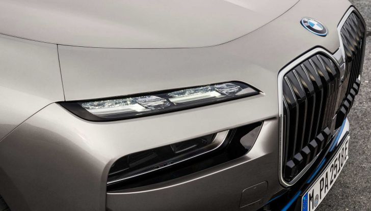 BMW prima casa automobilistica a ricevere l’approvazione per la combinazione del livello 2 e del livello 3 per la guida autonoma - Foto 9 di 17