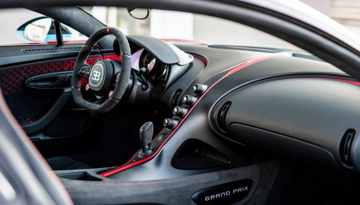 Bugatti Chiron Super Sport: uscite di fabbrica le prime due “Sur Mesure” - Foto 13 di 13