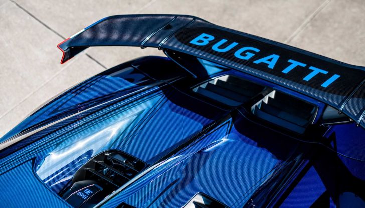 Bugatti Chiron Super Sport: uscite di fabbrica le prime due “Sur Mesure” - Foto 4 di 13