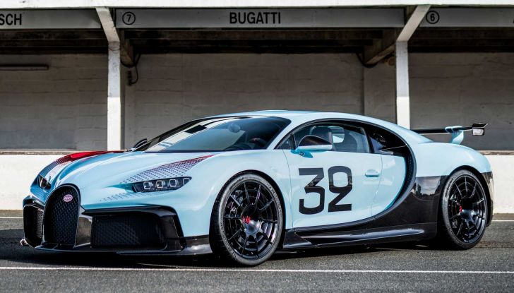 Bugatti Chiron Super Sport: uscite di fabbrica le prime due “Sur Mesure” - Foto 6 di 13