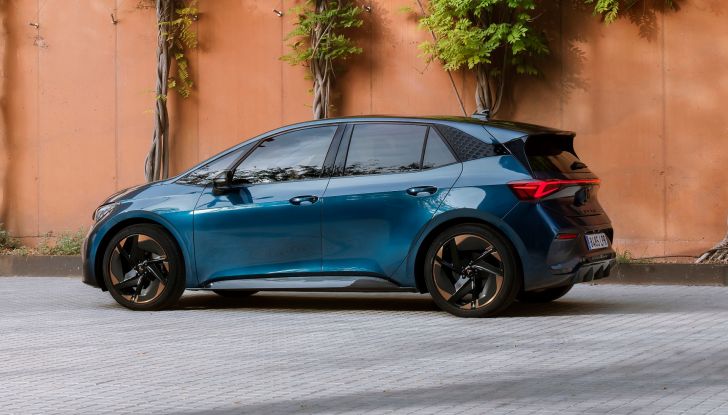 Cupra Born: debutta in Italia la versione e-Boost da 231 cavalli - Foto 3 di 8