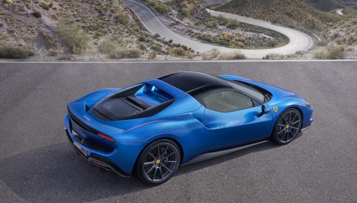 Ferrari 296 GTS Spider: 830 cavalli “en-plein-air” - Foto 14 di 20