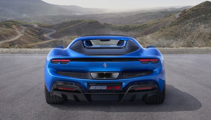 Ferrari 296 GTS Spider: 830 cavalli “en-plein-air” - Foto 15 di 20