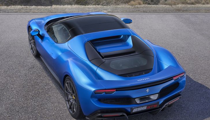 Ferrari 296 GTS Spider: 830 cavalli “en-plein-air” - Foto 16 di 20