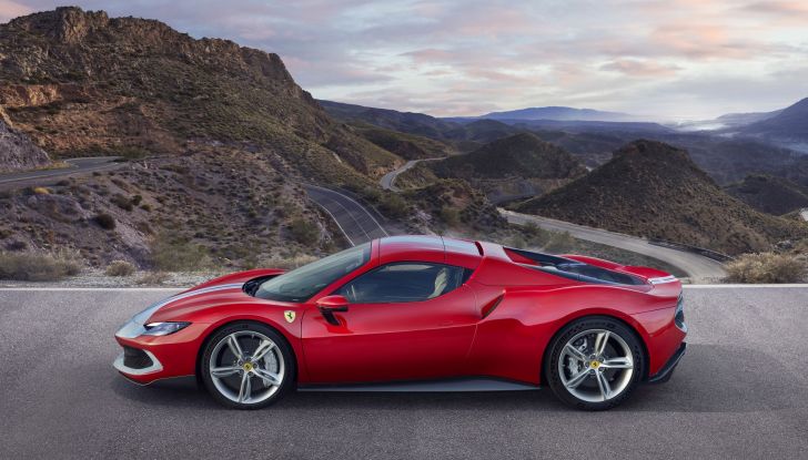 Ferrari 296 GTS Spider: 830 cavalli “en-plein-air” - Foto 6 di 20