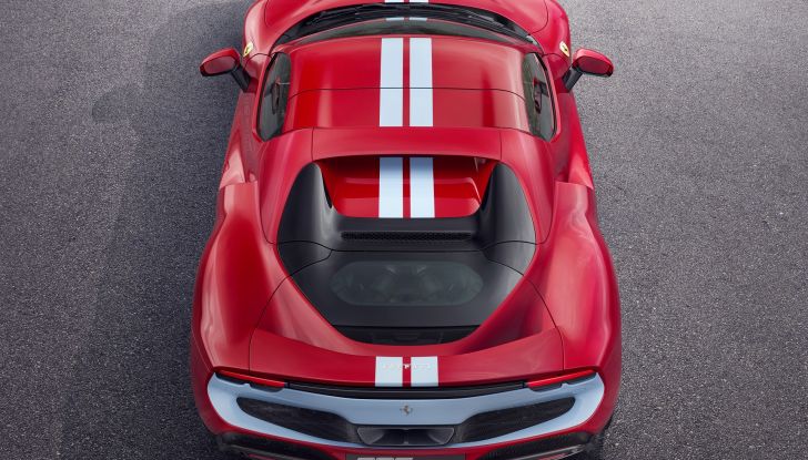 Ferrari 296 GTS Spider: 830 cavalli “en-plein-air” - Foto 8 di 20