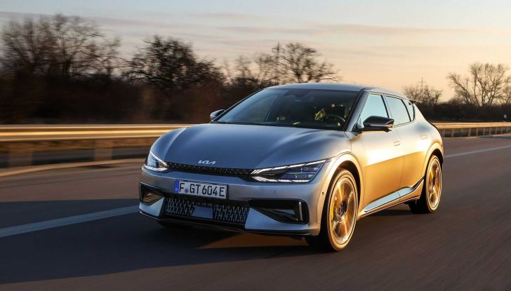 Kia EV6 GT: con 585 cavalli il crossover elettrico punta sulla sportività - Foto 2 di 12