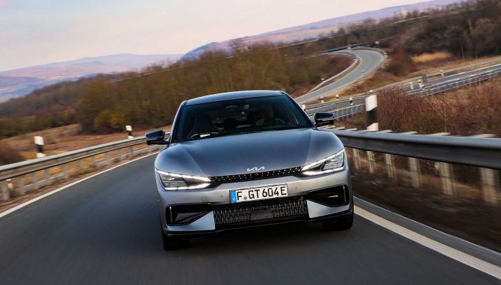 Kia EV6 GT: con 585 cavalli il crossover elettrico punta sulla sportività - Foto 5 di 12