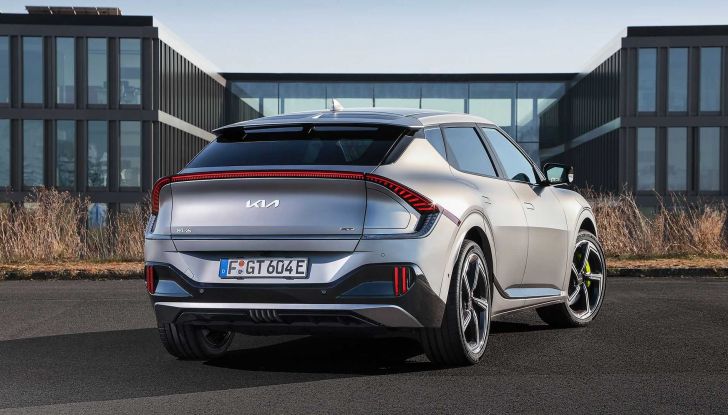 Kia EV6 GT: con 585 cavalli il crossover elettrico punta sulla sportività - Foto 7 di 12