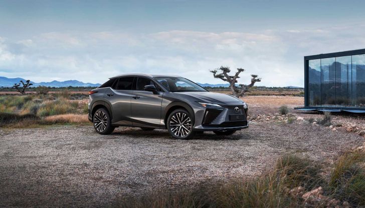 Lexus RZ 450e: il SUV elettrico che strizza l’occhio a Toyota e Subaru - Foto 14 di 24