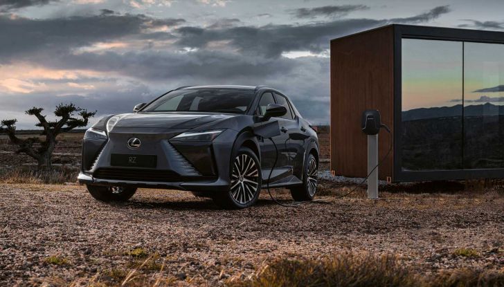 Lexus RZ 450e: il SUV elettrico che strizza l’occhio a Toyota e Subaru - Foto 16 di 24