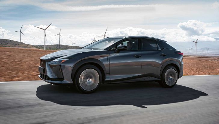 Lexus RZ 450e: il SUV elettrico che strizza l’occhio a Toyota e Subaru - Foto 8 di 24