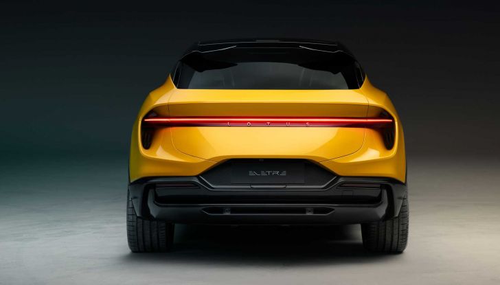 Lotus Eletre: tre versioni e prezzi da 98.490 Euro, in Italia entro giugno 2023 - Foto 3 di 11
